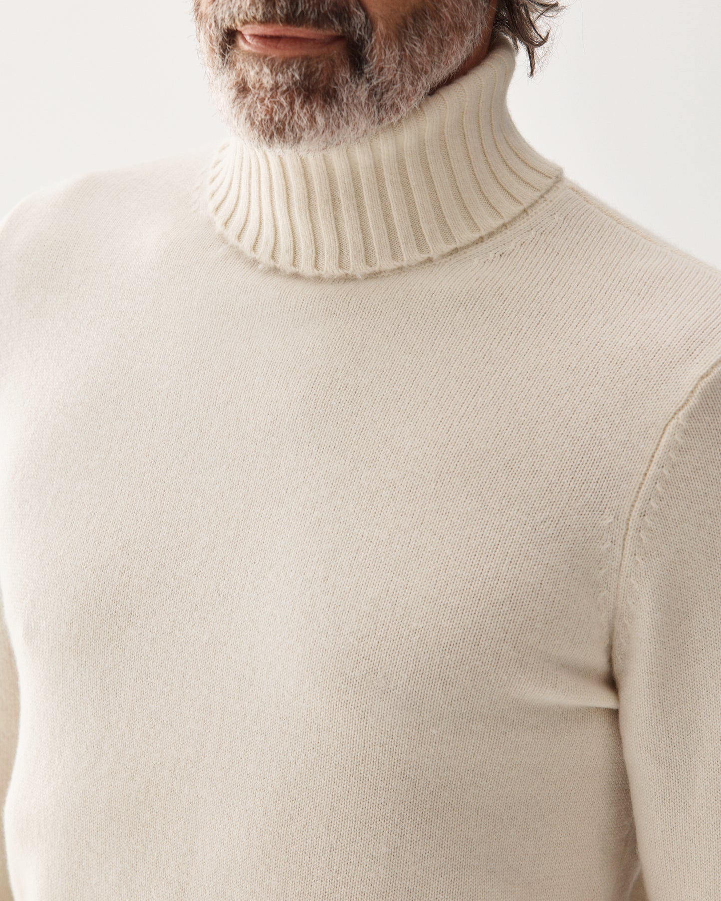 7 Gauge Turtleneck Cashmere Sweater White
