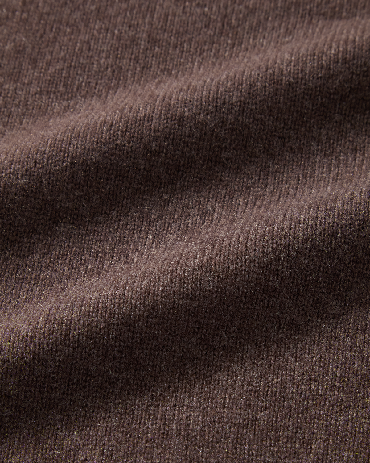 Chunky Cashmere Polo Brown, the chunky cashmere knit up close
