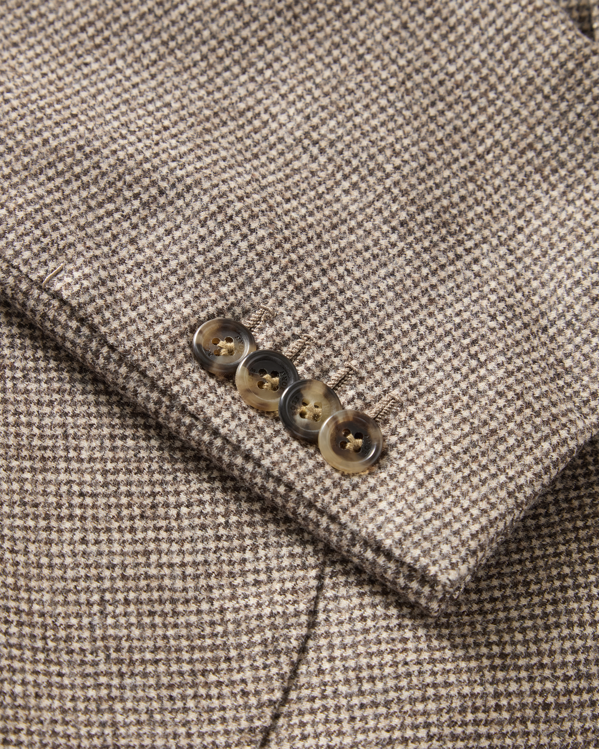 Wool Cashmere Houndstooth Blazer Beige, cuff with four horn buttons