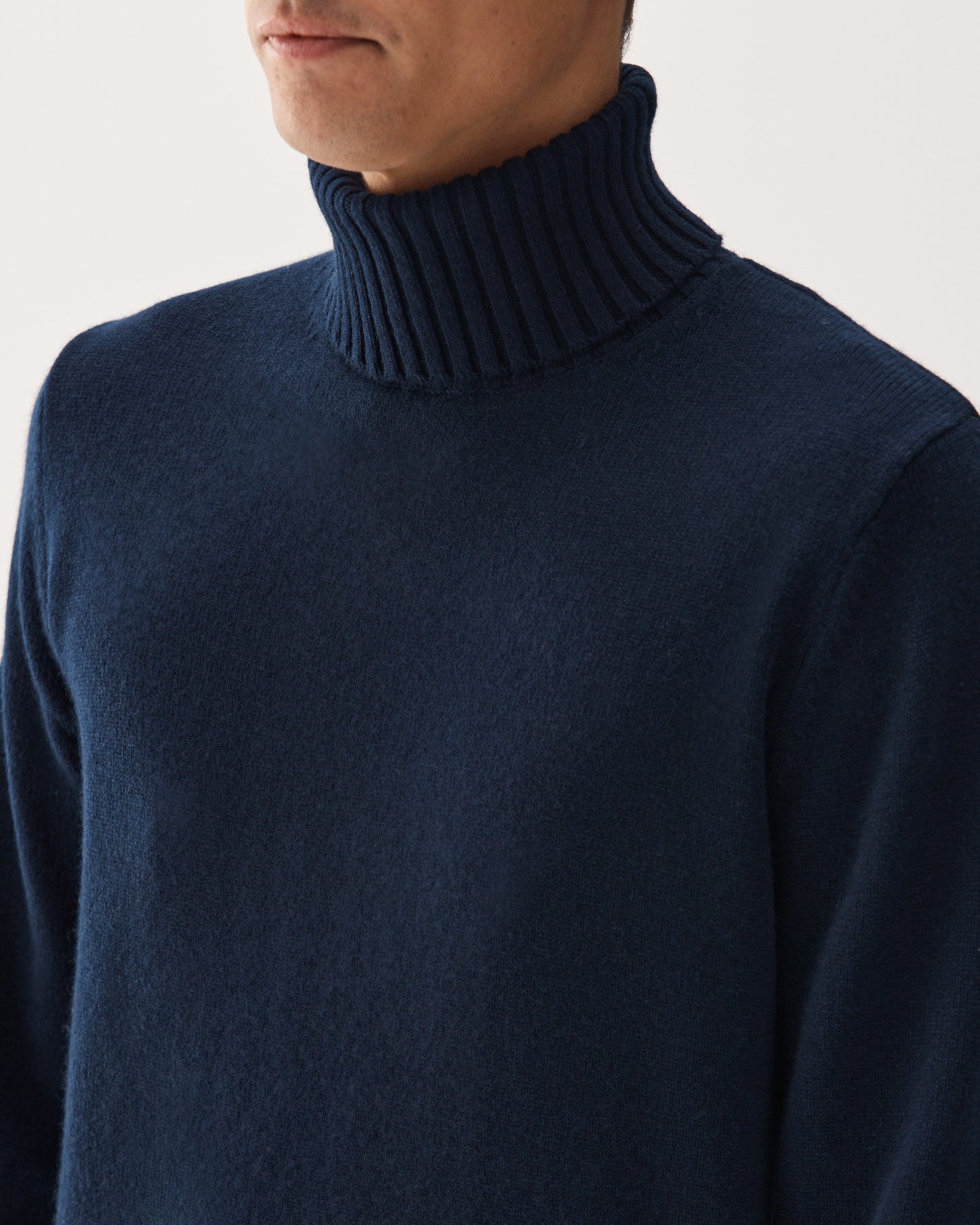 7 Gauge Turtleneck Cashmere Sweater Navy