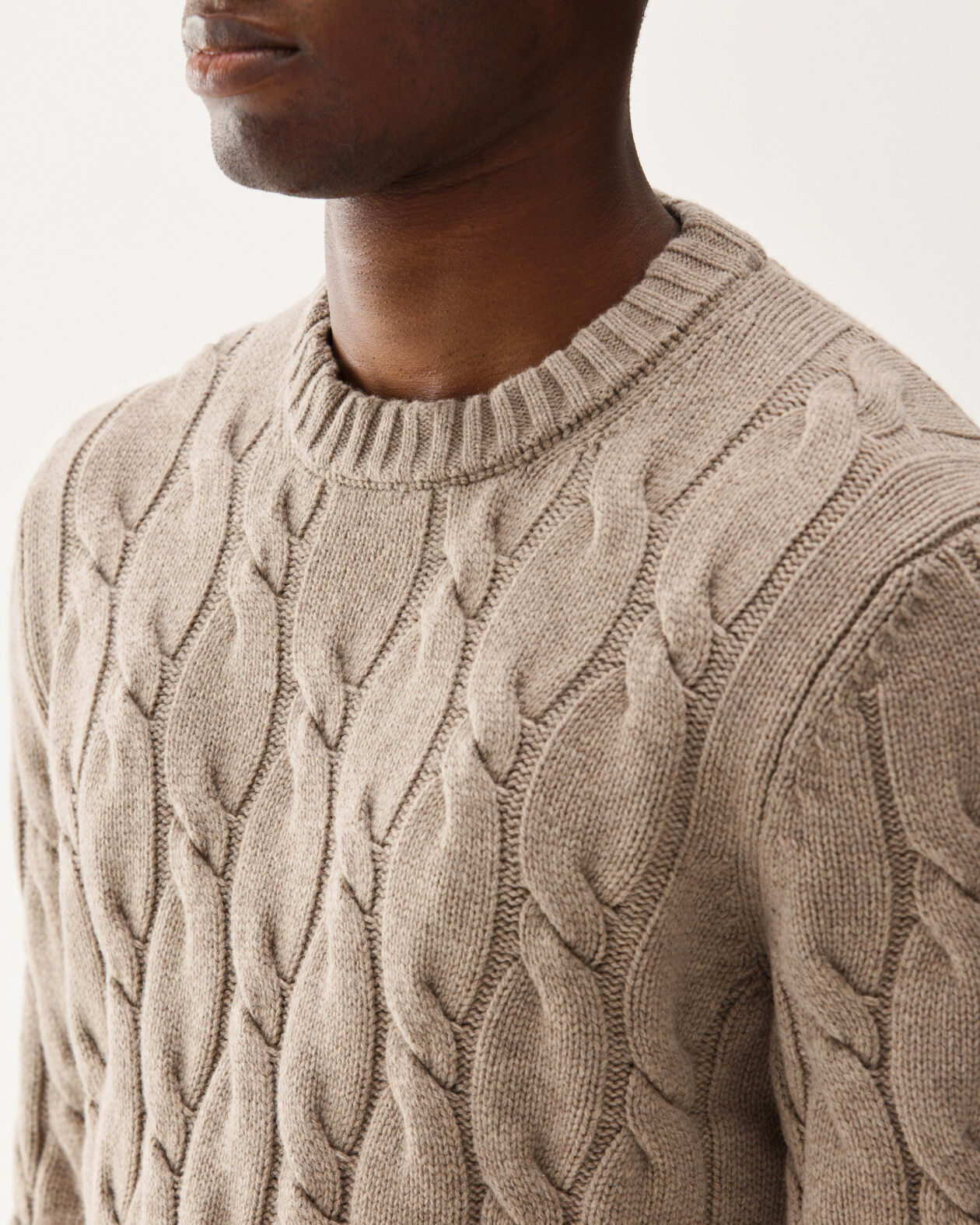 Crewneck Cableknit Sweater Beige